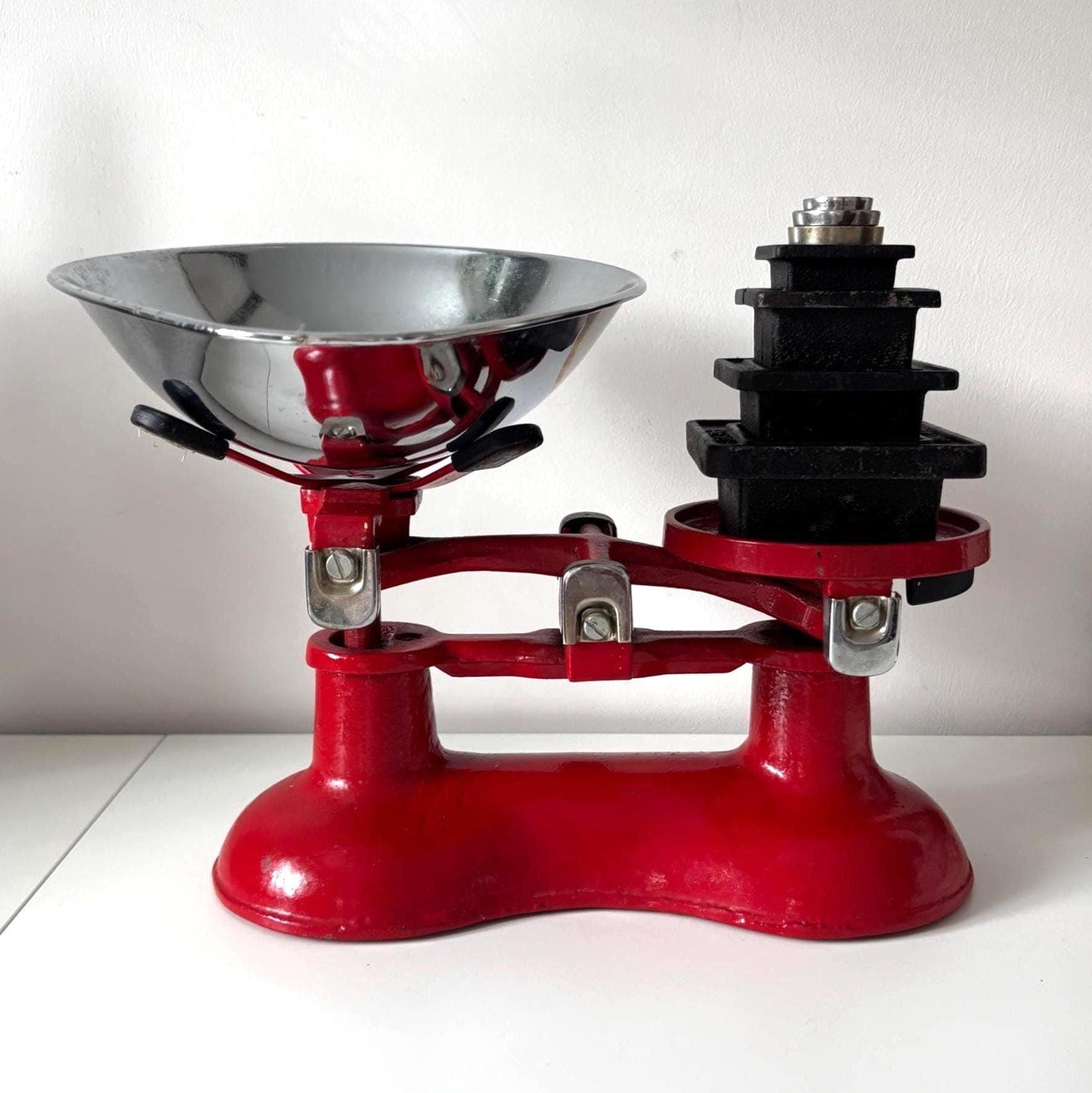 Vintage Victor Kitchen Scales Red Cast Iron Grocers Scale With Original Weight Set